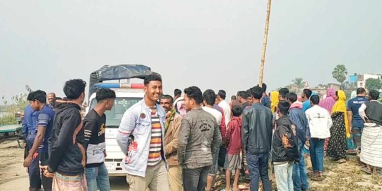 নাটোরে জিয়া খাল দখল নিয়ে দুই গ্রামবাসীর সংঘর্ষ- আহত ৭