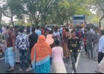 নাটোরে আশ্রয়ন প্রকল্পের ঘর বরাদ্দে অনিয়মের অভিযোগ-বঞ্চিত গৃহহীনদের মহাসড়ক অবরোধ