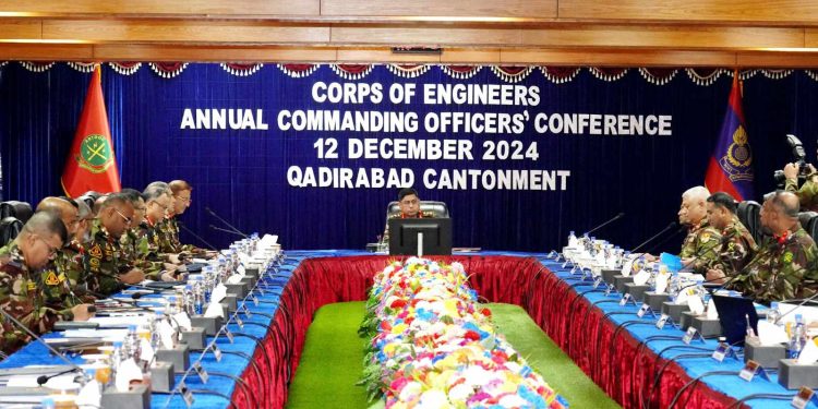 নাটোর কাদিরাবাদ সেনানিবাসে সেনা প্রধান