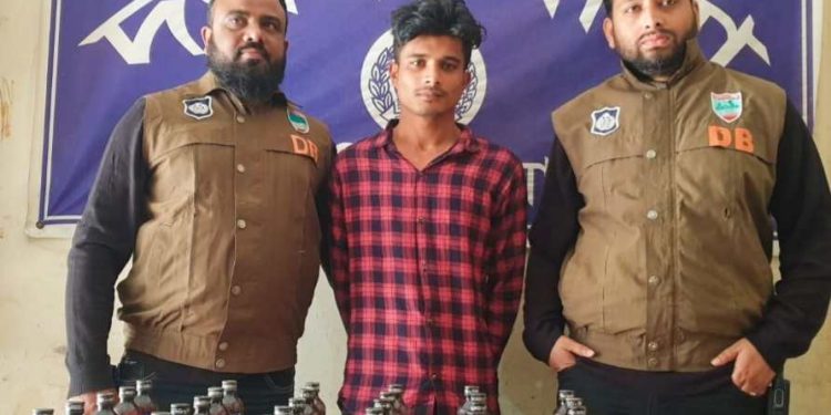 দর্শনায় ৩০ বোতল ফেনসিডিলসহ যুবক গ্রেফতার