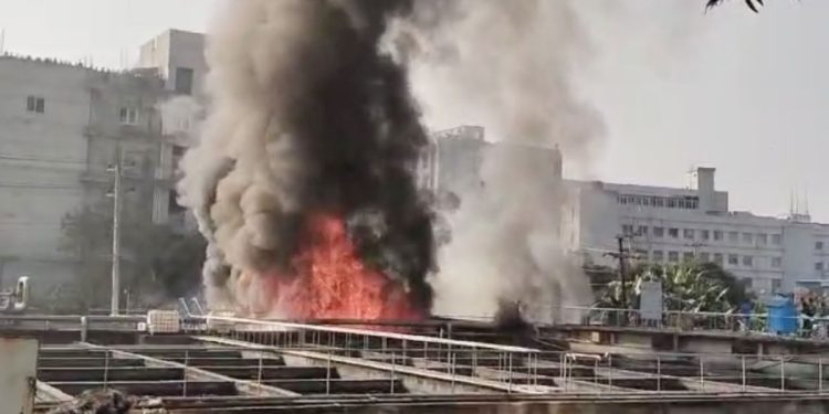 কালিয়াকৈরে ঝুটের গুদামে আগুন মালামাল পুড়ে ছাই