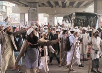 টঙ্গীতে মহাসড়ক অবরোধ, সাদপন্থীদের ওপর হামলায় আহত ৫