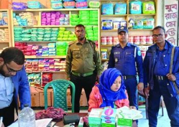 কালীগঞ্জে ফার্মেসিতে মিলল দুই বস্তা মেয়াদোত্তীর্ণ ওষুধ