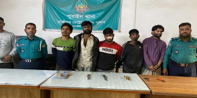 গাজীপুরের পূবাইলে জনতার হাতে ৫ ডাকাত আটক