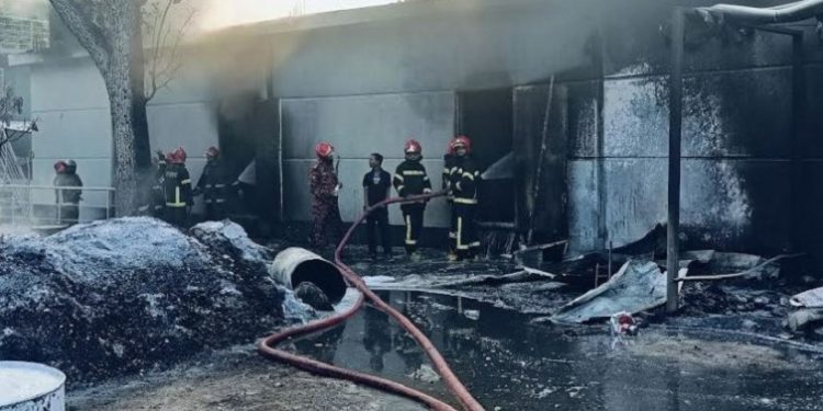 গাজীপুরের শ্রীপুরে বোতাম তৈরি কারখানার আগুন তিন জন নিহত