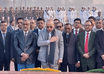 জাতীয় স্মৃতিসৌধে প্রধান বিচারপতির শ্রদ্ধা নিবেদন