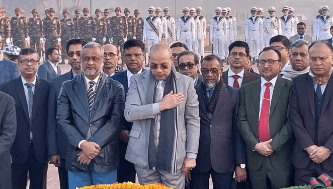 জাতীয় স্মৃতিসৌধে প্রধান বিচারপতির শ্রদ্ধা নিবেদন