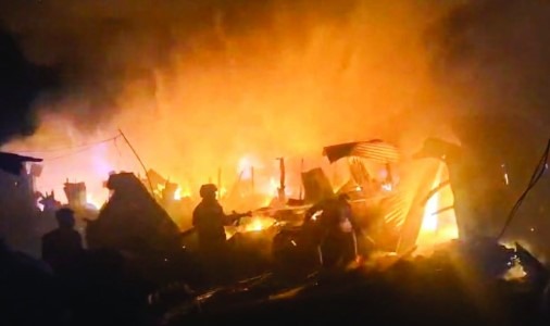 কুমিল্লা চান্দিনা উপজেলার মাধাইয়া বাজারে আগুন শতাধিক দোকান পুড়ে ছাই