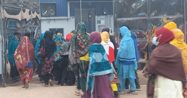 আশুলিয়ায় ১৩ পোশাক কারখানায় সাধারণ ছুটি ঘোষণা