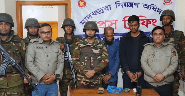 পিরোজপুরে যৌথ বাহিনীর অভিযানে মাদকসহ বাবা-ছেলে গ্রেপ্তার