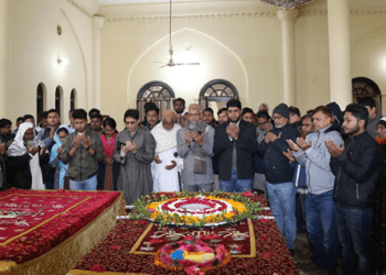 জন্মদিনে টাঙ্গাইলে মওলানা ভাসানীর মাজারে শ্রদ্ধা নিবেদন