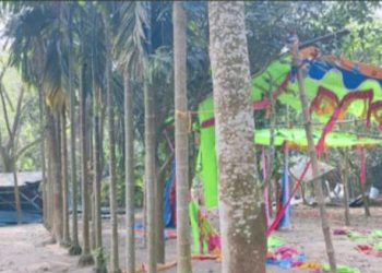 নাটোরে স্ব-ঘোষিত পীরের মাজারে হামলা ও বাউল গানের প্যান্ডেল ভাঙচুর