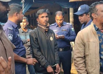 নাটোরে মুক্তিযোদ্ধা সনদ যাচাইয়ের নামে চাঁদাবাজি – ১ ভুয়া সাংবাদিক গ্রেপ্তার