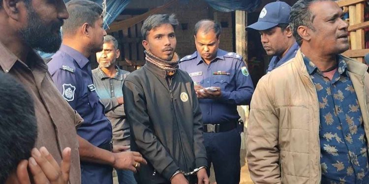 নাটোরে মুক্তিযোদ্ধা সনদ যাচাইয়ের নামে চাঁদাবাজি – ১ ভুয়া সাংবাদিক গ্রেপ্তার