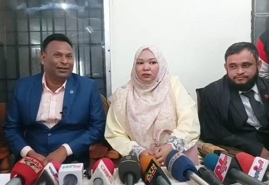 ১৪ বছরের প্রেম – নাটোরের যুবককে বিয়ে করলেন মালয়েশিয়ান তরুনী