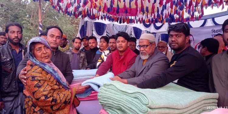 মুজিবনগরে ছাত্রদলের উদ্যোগে শীতার্ত মানুষের মাঝে শীত বস্ত্র কম্বল বিতরণ