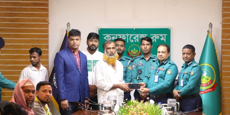 গাজীপুর মেট্রোপলিটন পুলিশ কর্তৃক ৩১ টি মোবাইল ফোন উদ্ধার