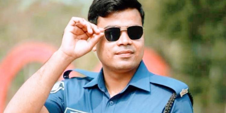 দাবীকৃত যৌতুকের ১৬ লক্ষ টাকা না দেওয়ায় স্ত্রীকে তালাক দিল পুলিশ সদস্য আমিরুল