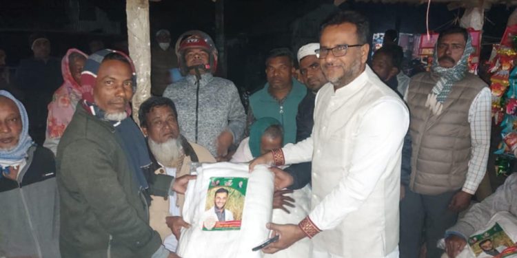 ঘোড়াশাল পৌরসভার ১ এবং ২ আলহাজ্ব ফজলুল কবির জুয়েলের শীতবস্ত্র বিতরণ