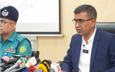 রাজধানীতে পুলিশের বিশেষ অভিযানে ৮১০ ছিনতাইকারী গ্রেপ্তার : ডিএমপি
