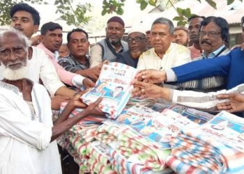শ্রীপুরে বিএনপির ৩১ দফা বাস্তবায়নের লক্ষ্যে হতদরিদ্র মানুষের মাঝে শীতবস্ত্র বিতরণ