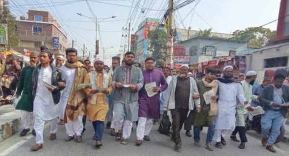 খুলনায় জাতীয় নাগরিক কমিটির ৭ দফা দাবিতে লিফলেট বিতরণ