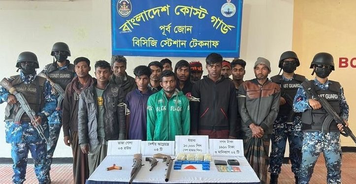 টেকনাফে ইয়াবা-আগ্নেয়াস্ত্রসহ ১৬ ডাকাত ও মাদক পাচারকারী আটক