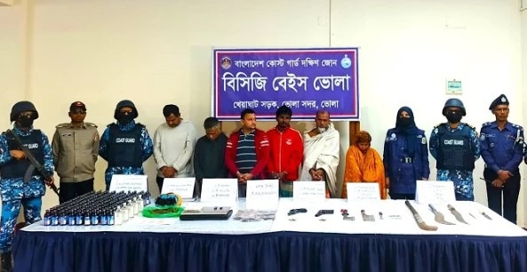 ভোলায় দেশি-বিদেশি অস্ত্রসহ ৬ মাদক কারবারি আটক