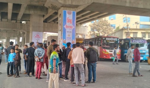 টঙ্গীতে ছিনতাই বন্ধের দাবি মহাসড় অবরোধ করে বিক্ষোভ
