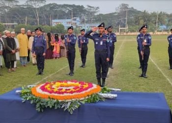 শরীয়তপুরের জাজিরা থানার ভারপ্রাপ্ত কর্মকর্তার লাশ গ্রামের বাড়িতে দাফন