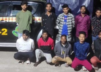 রাজধানীর মোহাম্মদপুরে অস্ত্রসহ ১০ ছিনতাইকারী গ্রেপ্তার