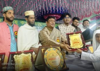 পূবাইলে আনোয়ারা বেগম দারুস সুন্নাহ কাওমী মাদ্রাসায় হাফেজ ছাত্রদের পাগড়ী প্রদান