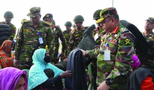 প্রশাসনিক ভবনের ভিত্তিপ্রস্তর স্থাপন ও শীতবস্ত্র বিতরণ করলেন সেনাপ্রধান