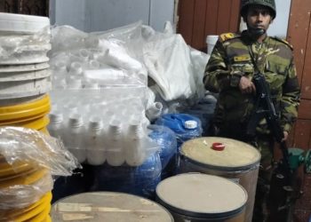 নাটোরে কারখানায় অভিযান, প্রায় ২ কোটি টাকার মাছের খাদ্য-ঔষধ জব্দ