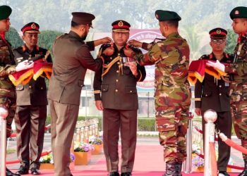 সদা প্রস্তুত থাকতে ইস্ট বেঙ্গল রেজিমেন্টকে সেনাপ্রধানের আহ্বান