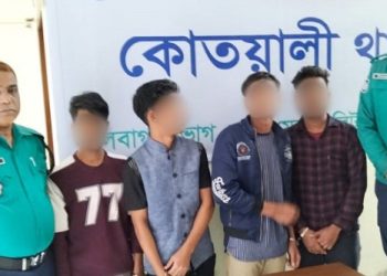 পুরান ঢাকায় পেশাদার চার ছিনতাইকারী গ্রেফতার