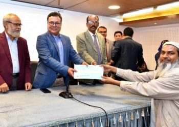 ‘যে কোন মূল্যে কলেজে ছাত্র-ছাত্রীদের উপস্থিত হার বৃদ্ধি করতে হবে’