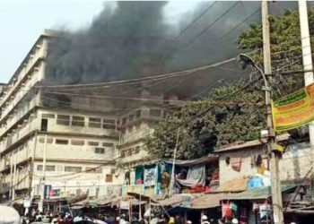 হাজারীবাগে ট্যানারির গোডাউনে ভয়াবহ আগুন, নিয়ন্ত্রণে ৮ ইউনিট