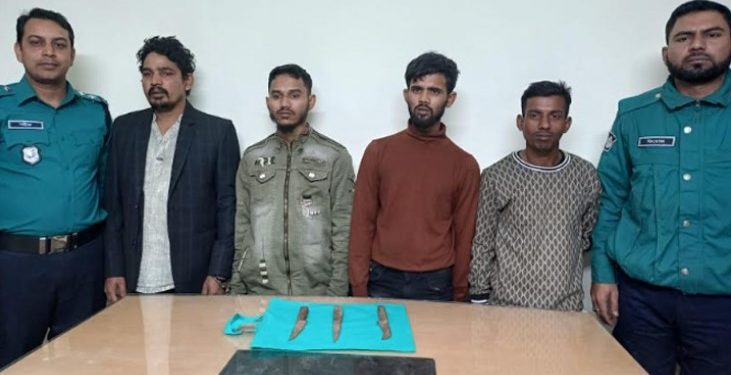 রাজধানীতে দেশীয় অস্ত্রসহ চার ছিনতাইকারী গ্রেফতার