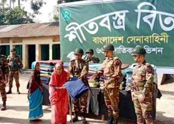 গাইবান্ধায় সেনাবাহিনীর শীতবস্ত্র বিতরণ