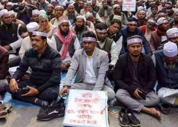 জাতীয়করণের আশ্বাসে কর্মসূচি প্রত্যাহার করলেন ইবতেদায়ি শিক্ষকরা