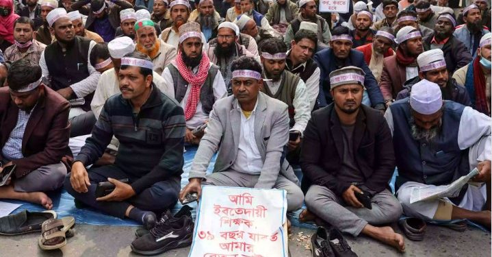 জাতীয়করণের আশ্বাসে কর্মসূচি প্রত্যাহার করলেন ইবতেদায়ি শিক্ষকরা