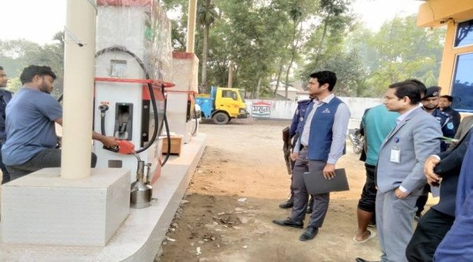 গাজীপুরে তেলের পাম্প ও ফিলিং স্টেশনে ভ্রাম্যমাণ আদালতের অভিযান