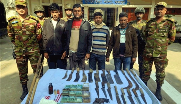 বগুড়ার সন্ত্রাসী কালাম বাহিনীর প্রধান আবুল কালাম ও তার তিন সহযোগী গ্রেপ্তার