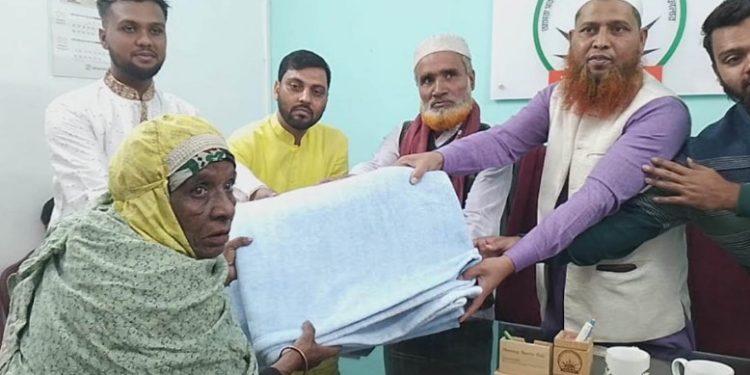 কাশিমপুরে মর্নিং স্পোর্টস ক্লাবের উদ্যোগে শীতার্তদের মাঝে শীতবস্ত্র বিতরণ