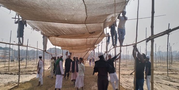 মুসল্লিদের স্বেচ্ছাশ্রমে চলছে ইজতেমার মাঠ প্রস্তুতির কাজ