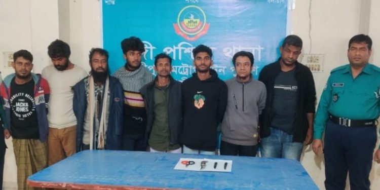 টঙ্গীতে অস্ত্রসহ ১৬ ডাকাত গ্রেফতার