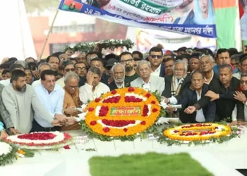 জিয়াউর রহমানের মাজারে বিএনপি নেতাকর্মীদের শ্রদ্ধাঞ্জলি
