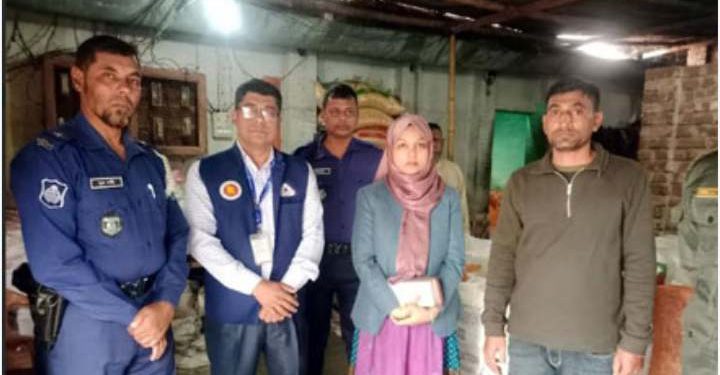 নাটোরের গুরুদাসপুরে ২ চানাচুর কারখানাকে জরিমান