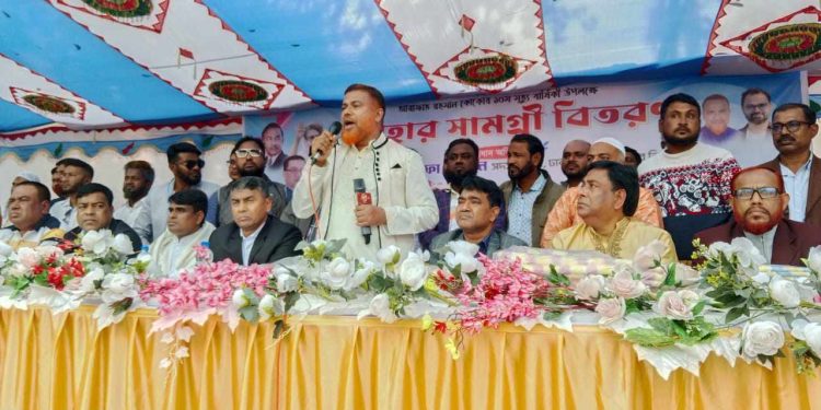 তুরাগে বিএনপি নেতা আব্দুল আলীর উদ্যোগে ২হাজার শীতার্তের মাঝে কম্বল বিতরণ